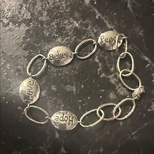 Inspirational Silver Tone 'Love Believe Hope Peace' Link Bracelet